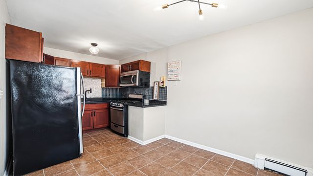 2411 W Balmoral Avenue 3B, Chicago, IL 60625
