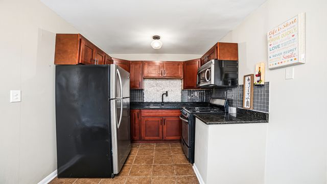 2411 W Balmoral Avenue 3B, Chicago, IL 60625
