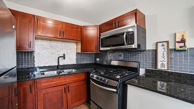 2411 W Balmoral Avenue 3B, Chicago, IL 60625
