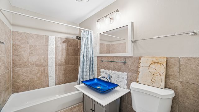 2411 W Balmoral Avenue 3B, Chicago, IL 60625