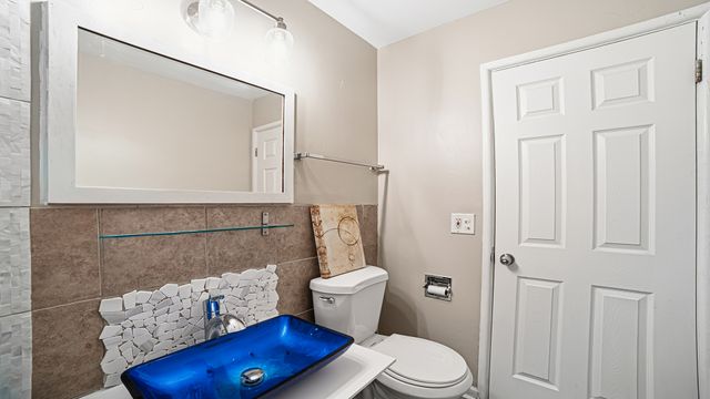 2411 W Balmoral Avenue 3B, Chicago, IL 60625