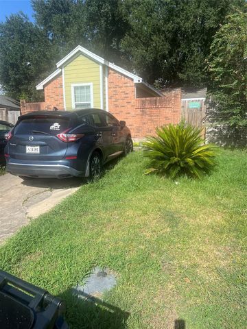 13807 Northlake Drive, Houston, TX 77049