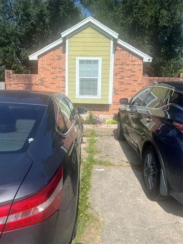 13807 Northlake Drive, Houston, TX 77049