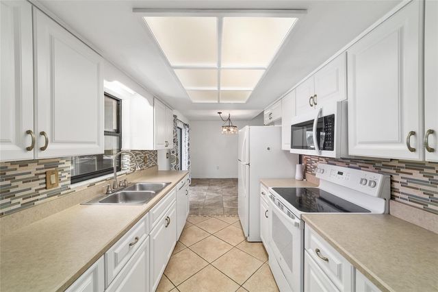 2079 NE 43RD STREET, Ocala, FL 34479