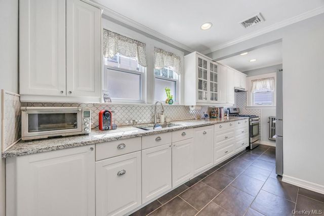 14 Lenox Avenue, Lynbrook, NY 11563