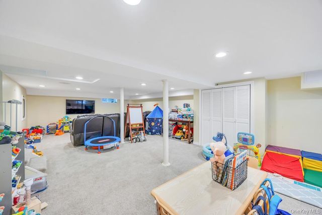 14 Lenox Avenue, Lynbrook, NY 11563