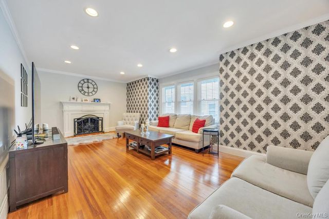 14 Lenox Avenue, Lynbrook, NY 11563