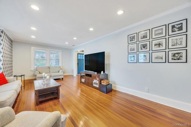 14 Lenox Avenue, Lynbrook, NY 11563