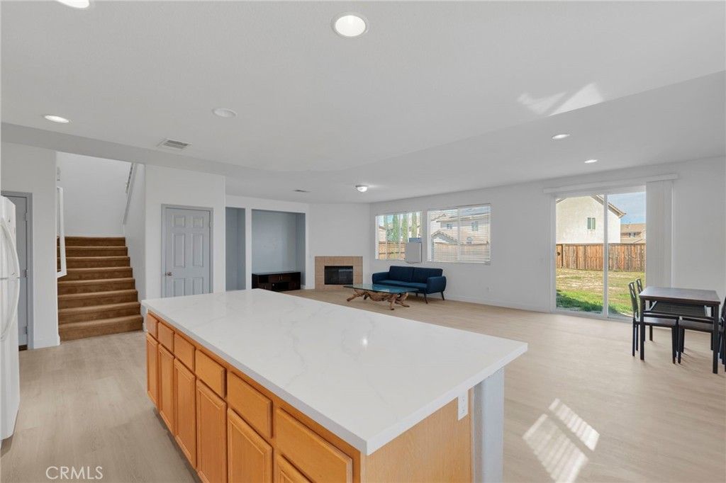 Image 14 of property listing at 13816 Grant Way, Oak Hills, CA 92344