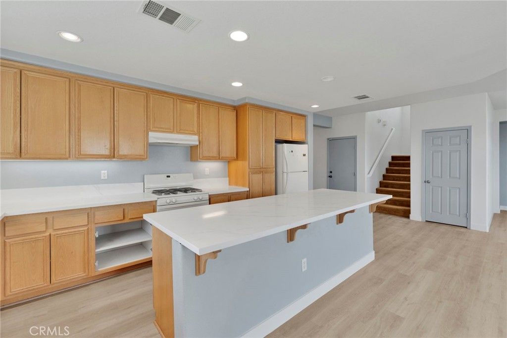 Image 15 of property listing at 13816 Grant Way, Oak Hills, CA 92344