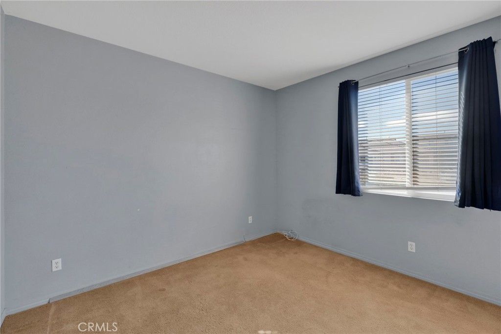 Image 16 of property listing at 13816 Grant Way, Oak Hills, CA 92344