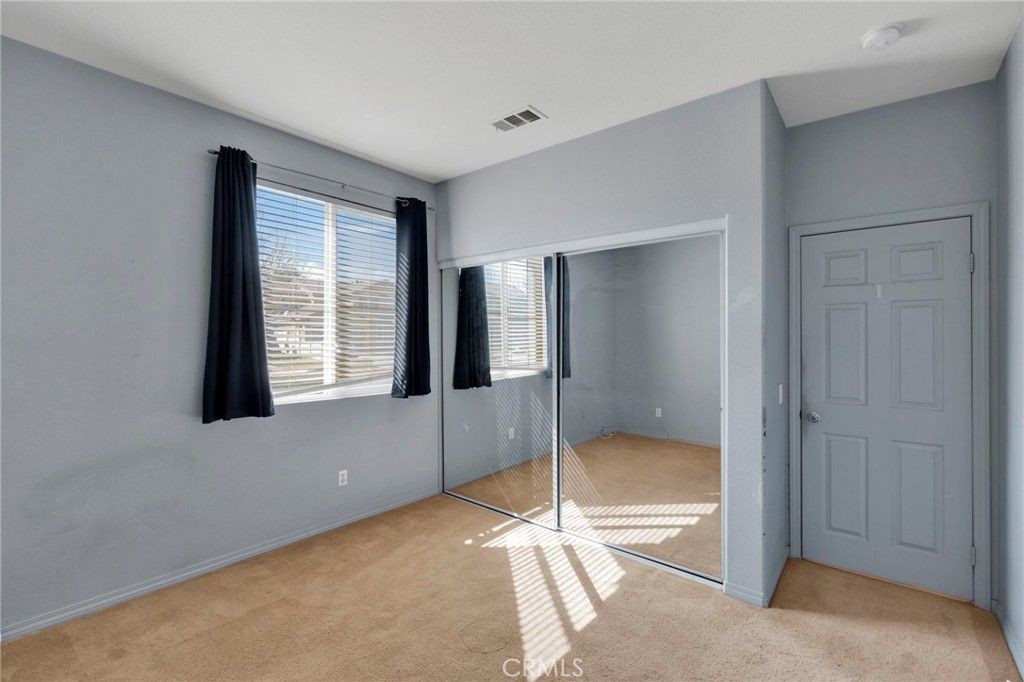 Image 17 of property listing at 13816 Grant Way, Oak Hills, CA 92344