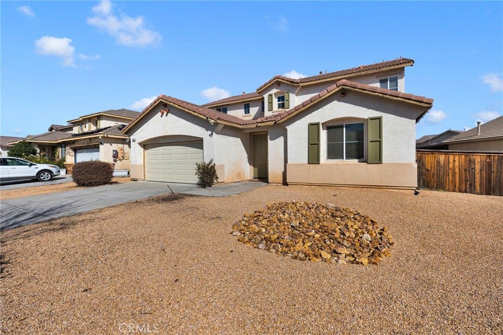 Image 2 of property listing at 13816 Grant Way, Oak Hills, CA 92344