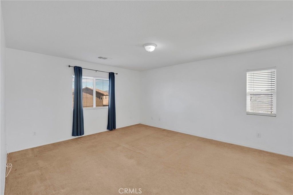 Image 22 of property listing at 13816 Grant Way, Oak Hills, CA 92344