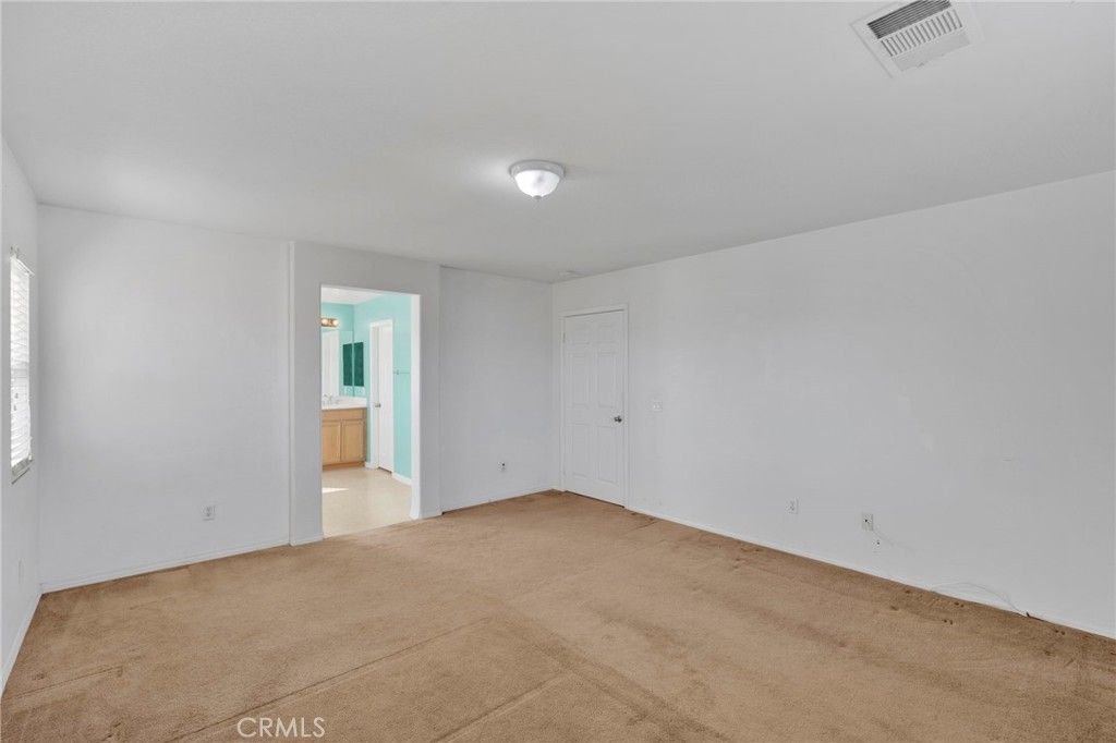 Image 23 of property listing at 13816 Grant Way, Oak Hills, CA 92344