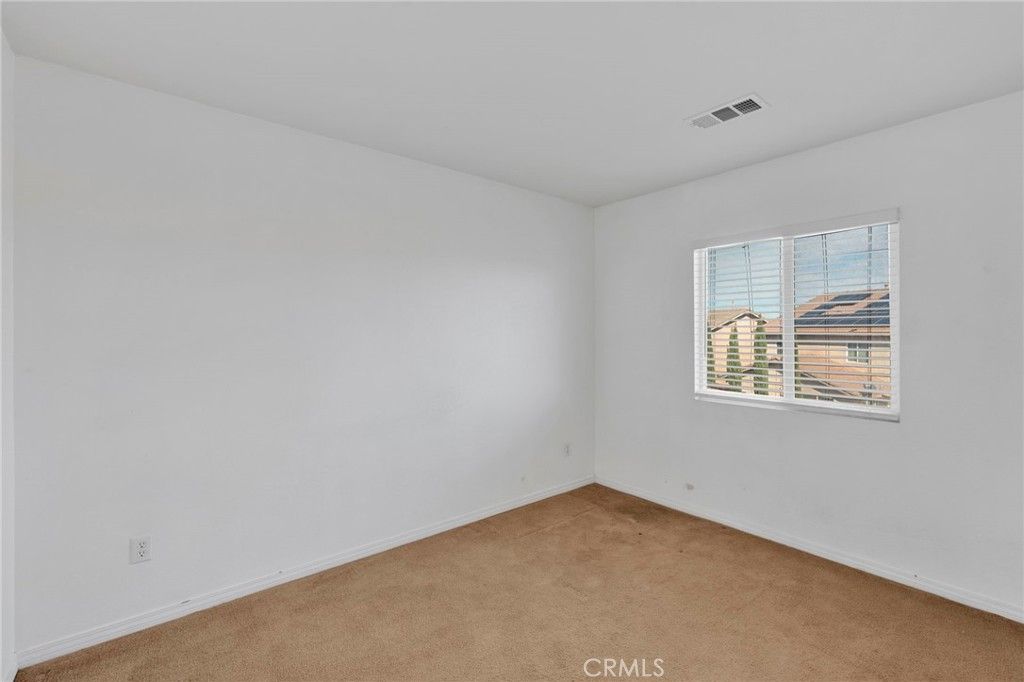 Image 27 of property listing at 13816 Grant Way, Oak Hills, CA 92344