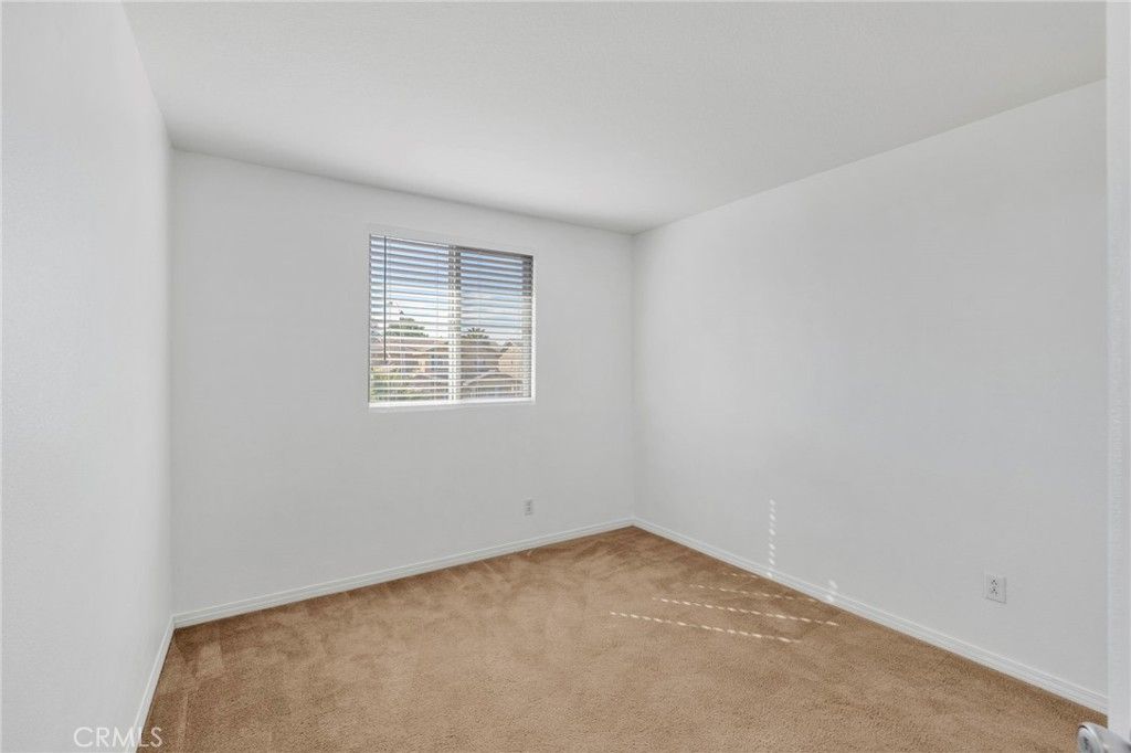 Image 29 of property listing at 13816 Grant Way, Oak Hills, CA 92344