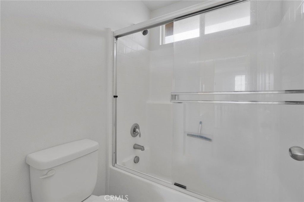 Image 32 of property listing at 13816 Grant Way, Oak Hills, CA 92344