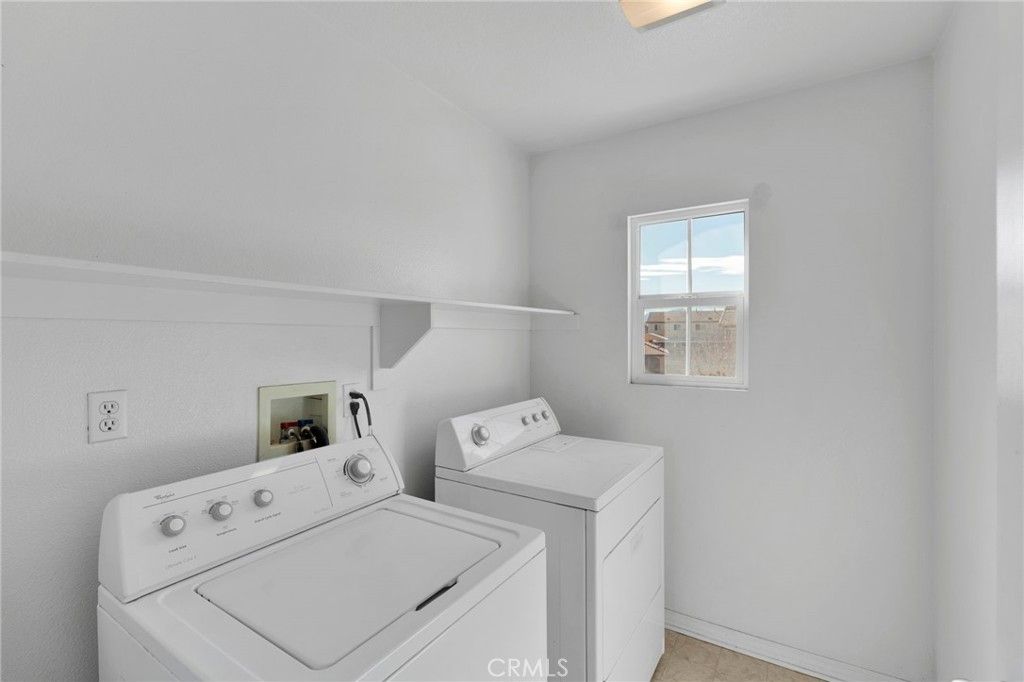 Image 33 of property listing at 13816 Grant Way, Oak Hills, CA 92344