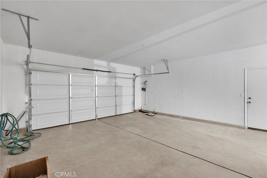 Image 34 of property listing at 13816 Grant Way, Oak Hills, CA 92344