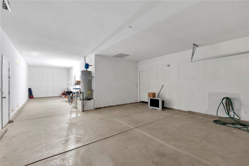 Image 35 of property listing at 13816 Grant Way, Oak Hills, CA 92344