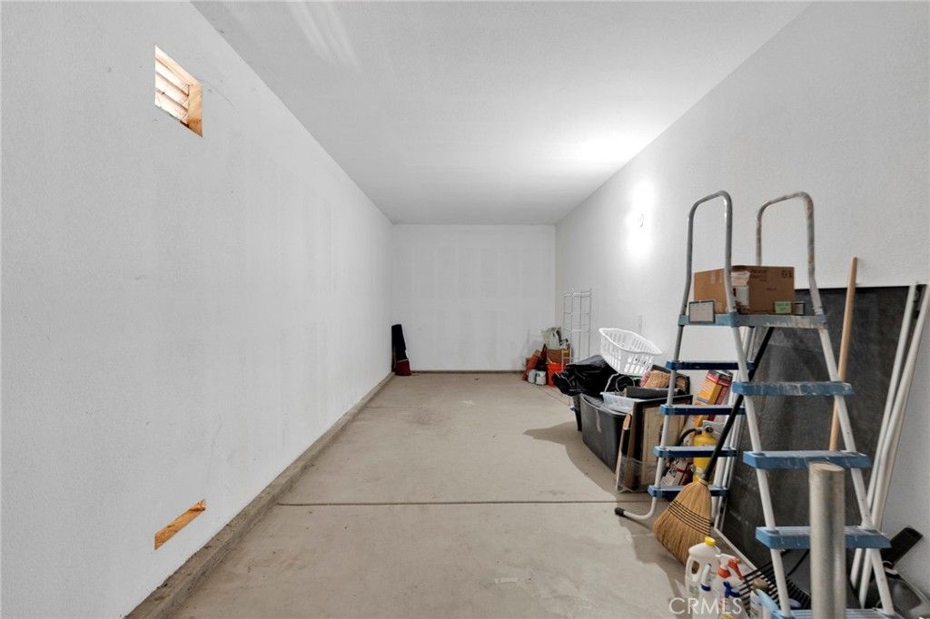 Image 36 of property listing at 13816 Grant Way, Oak Hills, CA 92344