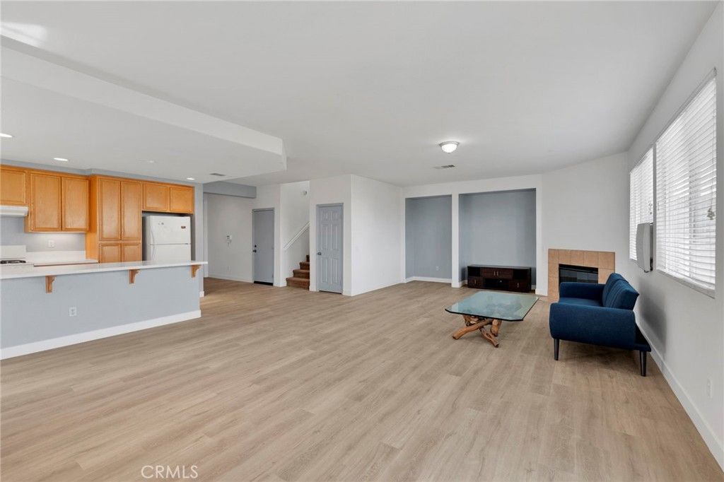 Image 9 of property listing at 13816 Grant Way, Oak Hills, CA 92344