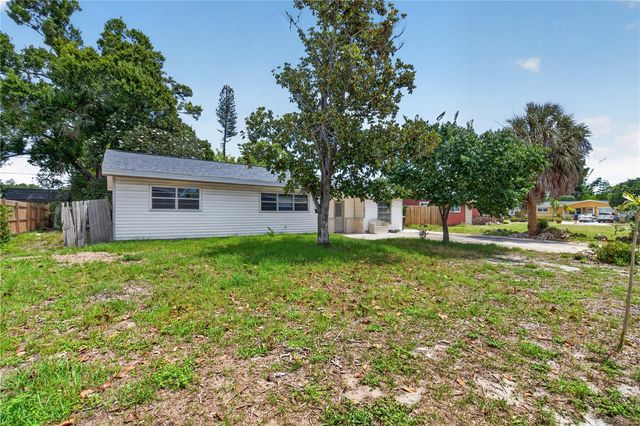 7211 LYNNWOOD AVENUE N, St Petersburg, FL 33710