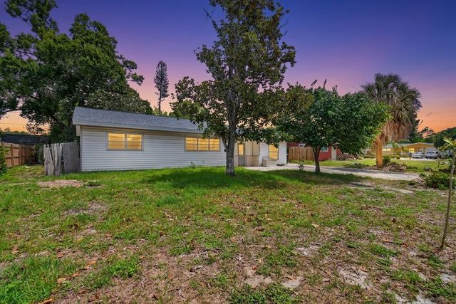 7211 LYNNWOOD AVENUE N, St Petersburg, FL 33710