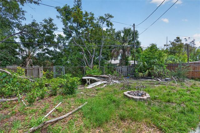 7211 LYNNWOOD AVENUE N, St Petersburg, FL 33710