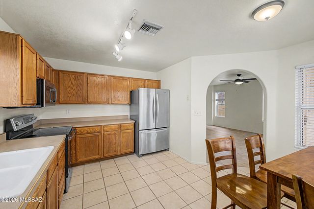 11525 N Eagle Peak Drive, Tucson, AZ 85737