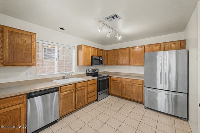 11525 N Eagle Peak Drive, Tucson, AZ 85737
