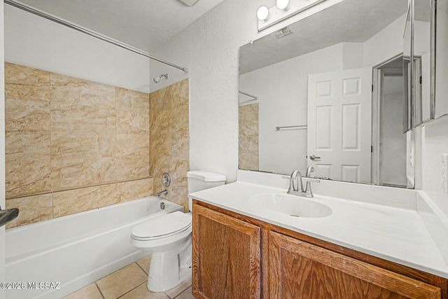 11525 N Eagle Peak Drive, Tucson, AZ 85737