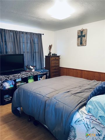 40 Cypress Valley Road, Cuero, TX 77954