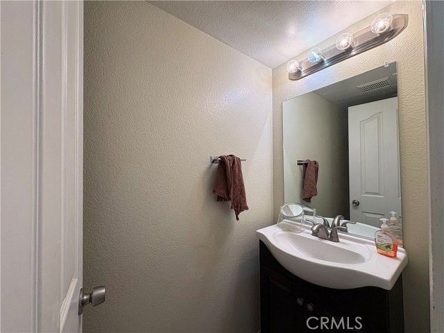 1514 W Holguin, Lancaster, CA 93534