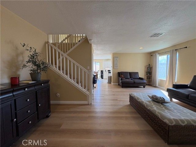 1514 W Holguin, Lancaster, CA 93534