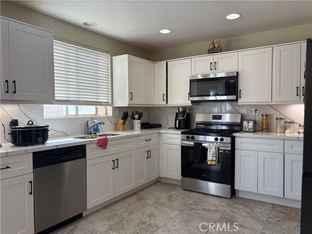 1514 W Holguin, Lancaster, CA 93534