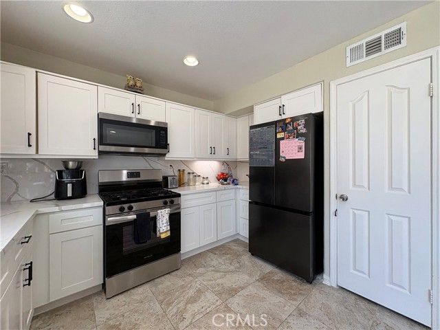 1514 W Holguin, Lancaster, CA 93534