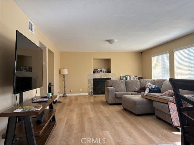 1514 W Holguin, Lancaster, CA 93534