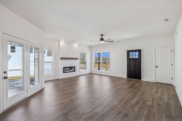 295 Estates Dr, Smithville, TN 37166