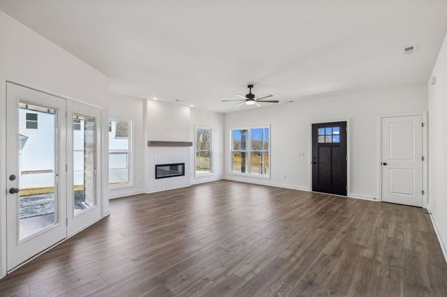 295 Estates Dr, Smithville, TN 37166