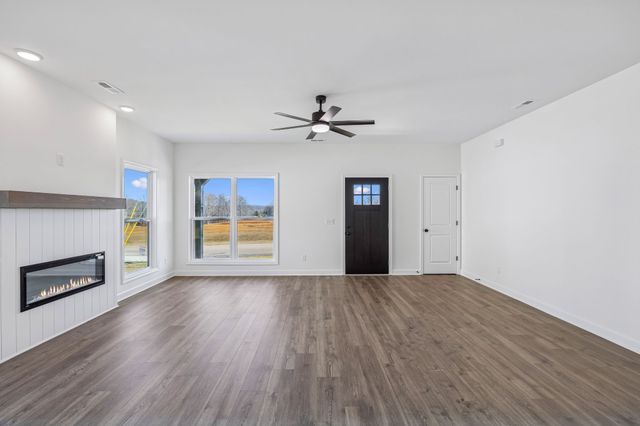 295 Estates Dr, Smithville, TN 37166