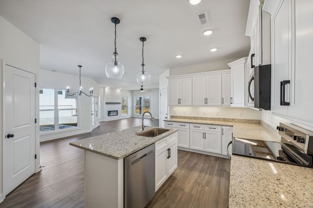 295 Estates Dr, Smithville, TN 37166