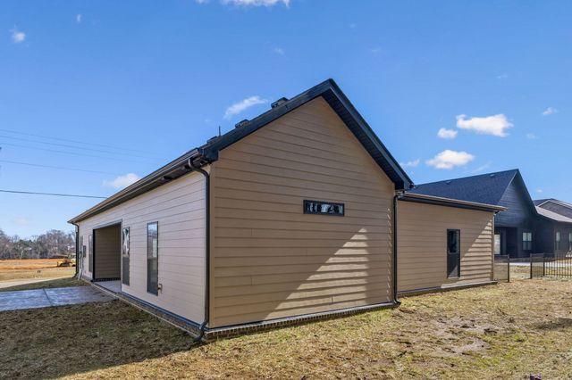 295 Estates Dr, Smithville, TN 37166