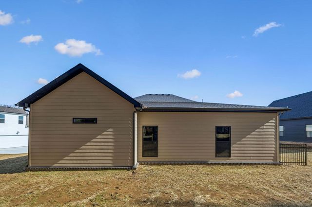 295 Estates Dr, Smithville, TN 37166