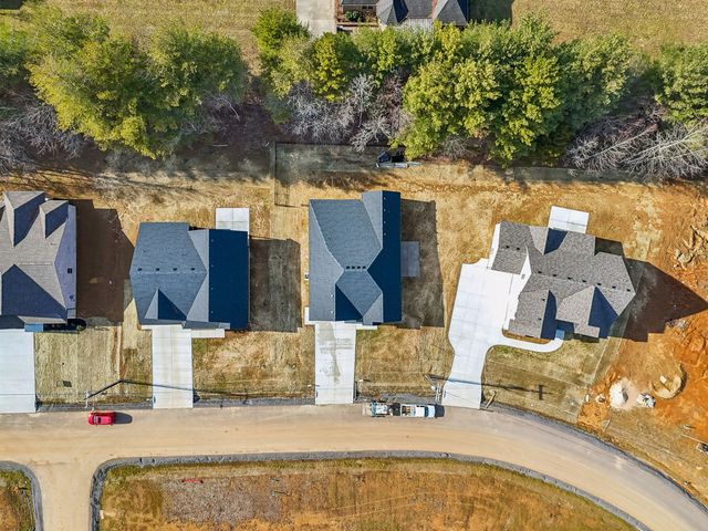 295 Estates Dr, Smithville, TN 37166