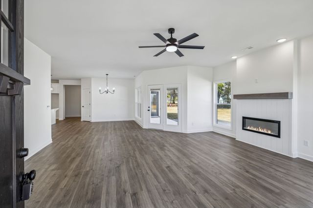 295 Estates Dr, Smithville, TN 37166