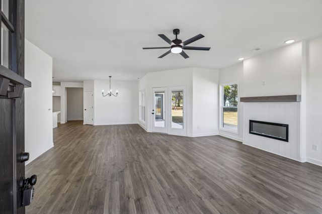 295 Estates Dr, Smithville, TN 37166