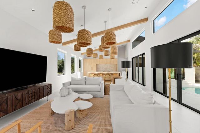 5150 DARTMOUTH AVENUE N, St Petersburg, FL 33710