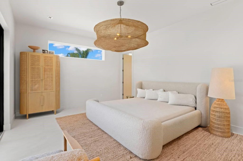 Image 9 of property listing at 5150 DARTMOUTH AVENUE N, St Petersburg, FL 33710